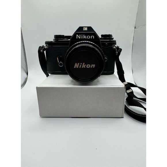 [NEAR MINT] Nikon EM 35mm SLR Film Camera Nikkor AF 50mm F/1.8 - Picture 1 of 8
